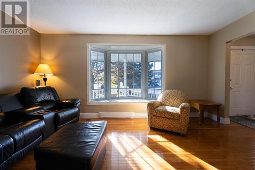 76 Prince Charles Cres, Sault Ste. Marie, ON - Indoor Photo Showing Living Room