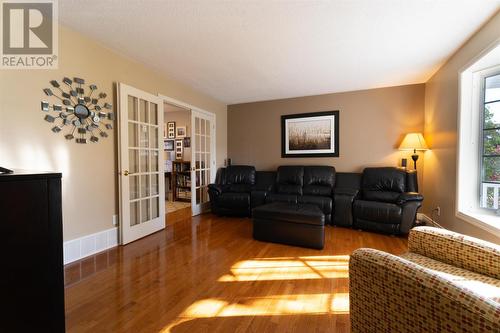 76 Prince Charles Cres, Sault Ste. Marie, ON - Indoor Photo Showing Living Room