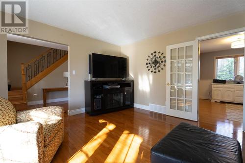 76 Prince Charles Cres, Sault Ste. Marie, ON - Indoor Photo Showing Living Room