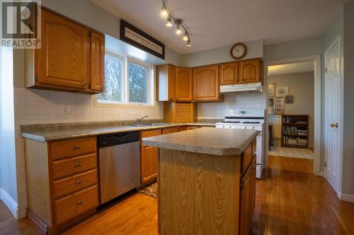 76 Prince Charles Cres, Sault Ste. Marie, ON - Indoor Photo Showing Kitchen With Double Sink