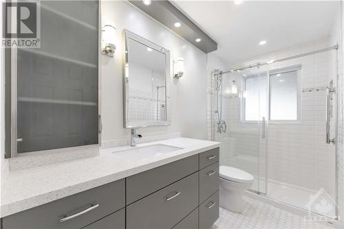 2543 Kaladar Avenue, Ottawa, ON - Indoor Photo Showing Bathroom