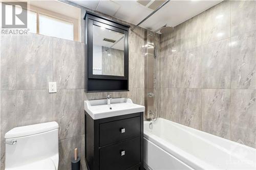 2543 Kaladar Avenue, Ottawa, ON - Indoor Photo Showing Bathroom