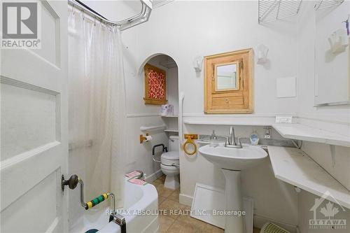 114 Queen Mary Street, Ottawa, ON - Indoor Photo Showing Bathroom