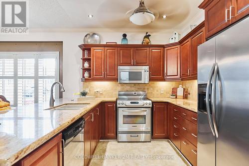 17 Garden Manor Place, Clarington (Newcastle), ON - Indoor Photo Showing Kitchen With Double Sink