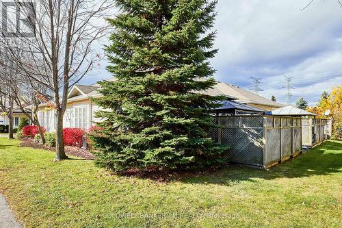 17 Garden Manor Place, Clarington (Newcastle), ON - Outdoor