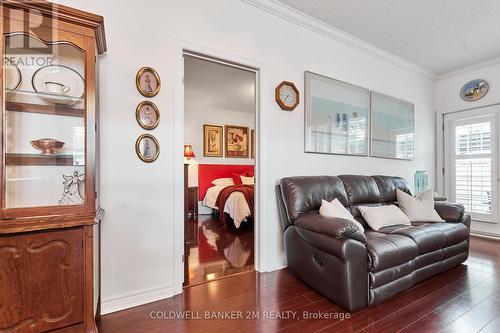 17 Garden Manor Place, Clarington (Newcastle), ON - Indoor Photo Showing Living Room