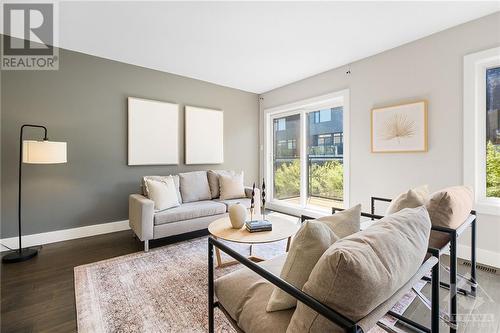 140 Springhurst Avenue Unit#8, Ottawa, ON - Indoor Photo Showing Living Room