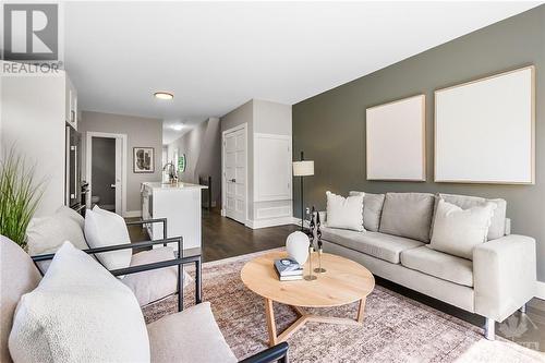 140 Springhurst Avenue Unit#8, Ottawa, ON - Indoor Photo Showing Living Room