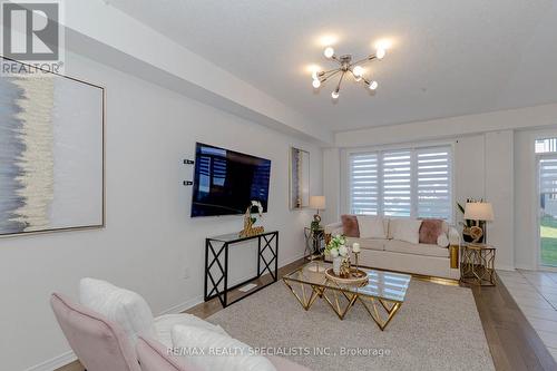 58 Oaktree Drive, Haldimand, ON - Indoor Photo Showing Living Room