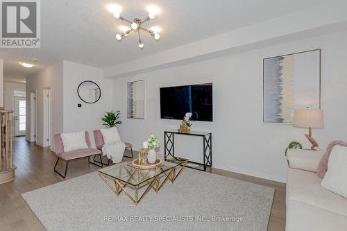 58 Oaktree Drive, Haldimand, ON - Indoor Photo Showing Living Room