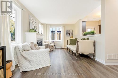 9B - 9 Guthrie Lane, Guelph/Eramosa, ON - Indoor Photo Showing Living Room With Fireplace