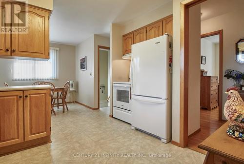 356 Fairlawn Street, Oshawa (Mclaughlin), ON - Indoor Photo Showing Kitchen