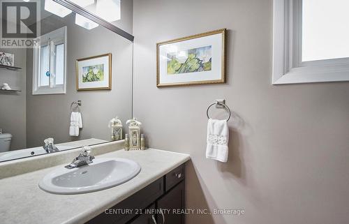 356 Fairlawn Street, Oshawa (Mclaughlin), ON - Indoor Photo Showing Bathroom