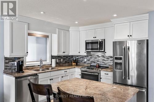 1884 Frederick Crescent, London, ON - Indoor Photo Showing Kitchen With Double Sink