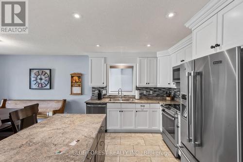 1884 Frederick Crescent, London, ON - Indoor Photo Showing Kitchen