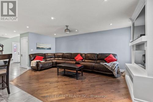 1884 Frederick Crescent, London, ON - Indoor Photo Showing Living Room