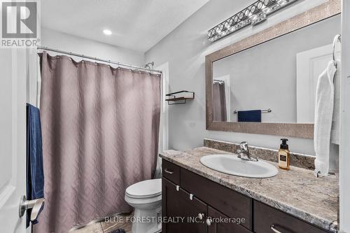 1884 Frederick Crescent, London, ON - Indoor Photo Showing Bathroom