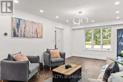 35 Pooles Road, Springwater, ON - Indoor Photo Showing Living Room