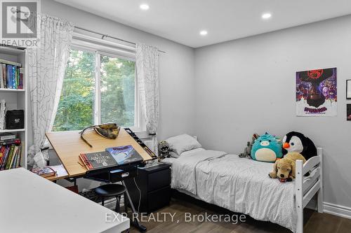 35 Pooles Road, Springwater, ON - Indoor Photo Showing Bedroom