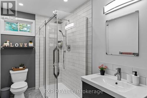 35 Pooles Road, Springwater, ON - Indoor Photo Showing Bathroom