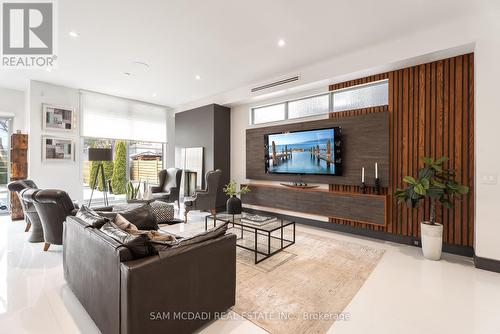 852 Goodwin Road, Mississauga, ON - Indoor Photo Showing Living Room