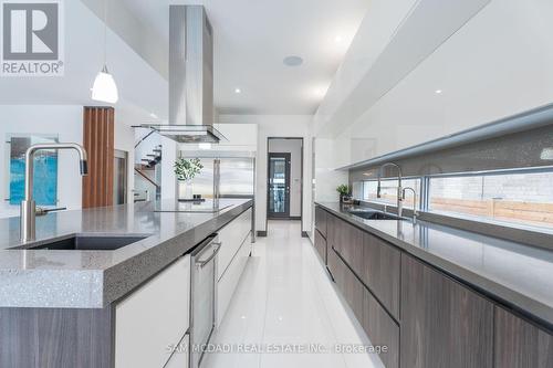 852 Goodwin Road, Mississauga, ON - Indoor Photo Showing Kitchen With Upgraded Kitchen