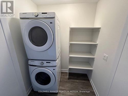 1334 Kobzar Drive, Oakville, ON - Indoor Photo Showing Laundry Room