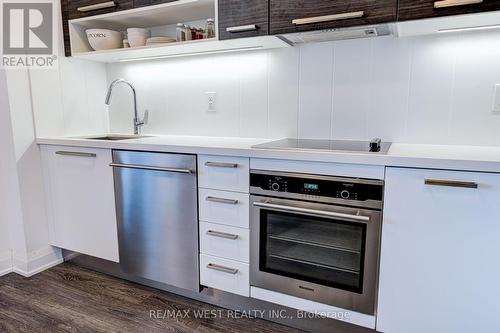 2108 - 36 Park Lawn Road, Toronto, ON - Indoor Photo Showing Kitchen