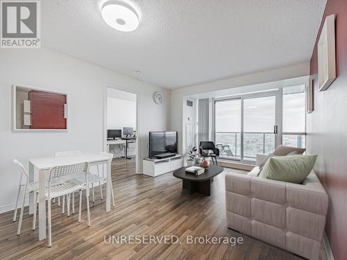 1805 - 4850 Glen Erin Drive, Mississauga, ON - Indoor Photo Showing Living Room