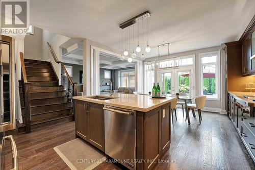 6 Legendary Circle, Brampton, ON - Indoor Photo Showing Kitchen With Upgraded Kitchen