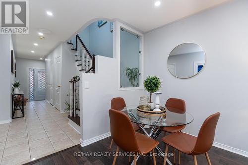 6104 Rowers Crescent, Mississauga, ON - Indoor Photo Showing Dining Room