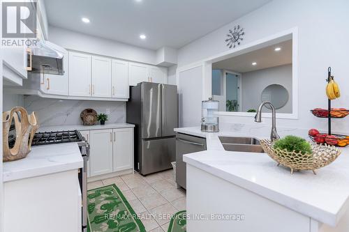 6104 Rowers Crescent, Mississauga, ON - Indoor Photo Showing Kitchen With Double Sink