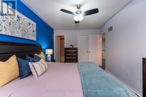 6104 Rowers Crescent, Mississauga, ON - Indoor Photo Showing Bedroom