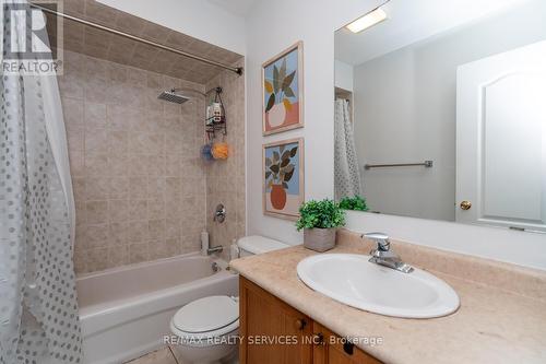 6104 Rowers Crescent, Mississauga, ON - Indoor Photo Showing Bathroom