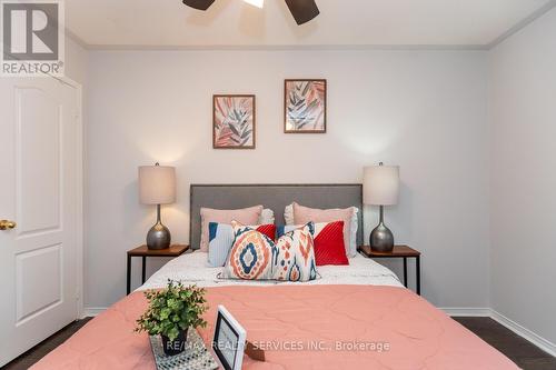 6104 Rowers Crescent, Mississauga, ON - Indoor Photo Showing Bedroom