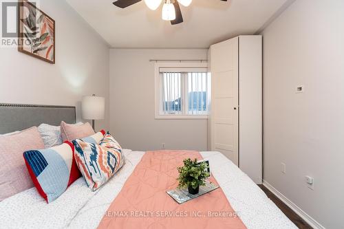 6104 Rowers Crescent, Mississauga, ON - Indoor Photo Showing Bedroom