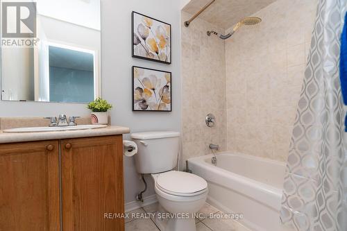 6104 Rowers Crescent, Mississauga, ON - Indoor Photo Showing Bathroom