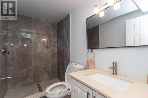 6104 Rowers Crescent, Mississauga, ON - Indoor Photo Showing Bathroom