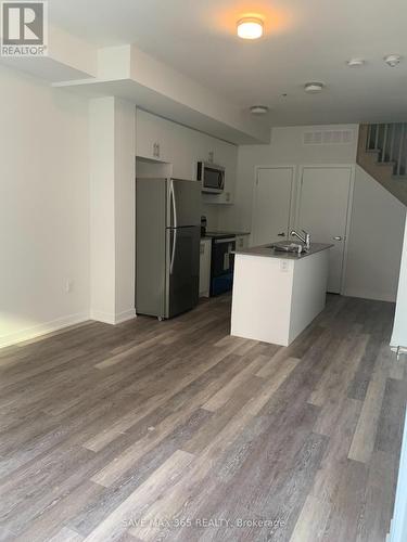 6 - 3425 Ridgeway Drive, Mississauga, ON - Indoor Photo Showing Kitchen