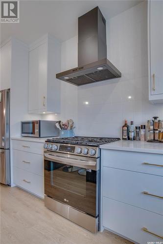 737 1St Street E, Saskatoon, SK - Indoor Photo Showing Kitchen