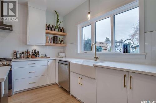 737 1St Street E, Saskatoon, SK - Indoor Photo Showing Kitchen