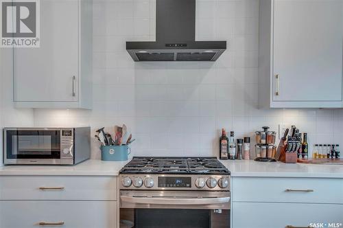 737 1St Street E, Saskatoon, SK - Indoor Photo Showing Kitchen With Upgraded Kitchen