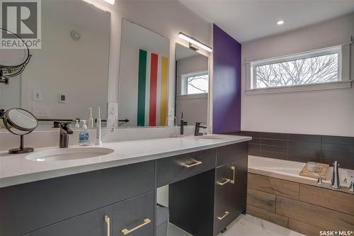 737 1St Street E, Saskatoon, SK - Indoor Photo Showing Bathroom