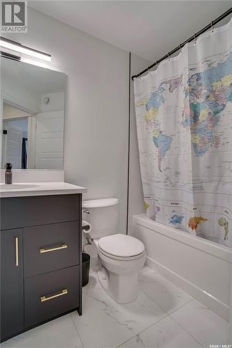 737 1St Street E, Saskatoon, SK - Indoor Photo Showing Bathroom