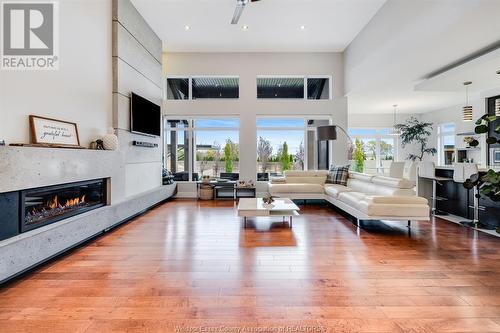 6 Mulberry Crescent, Kingsville, ON - Indoor Photo Showing Living Room With Fireplace