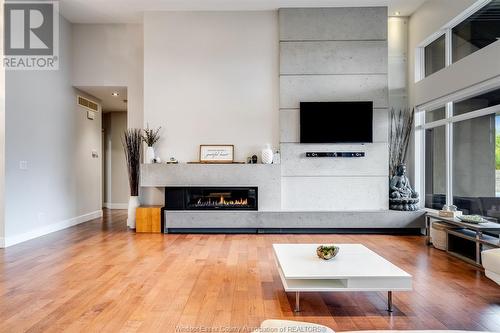 6 Mulberry Crescent, Kingsville, ON - Indoor Photo Showing Living Room With Fireplace