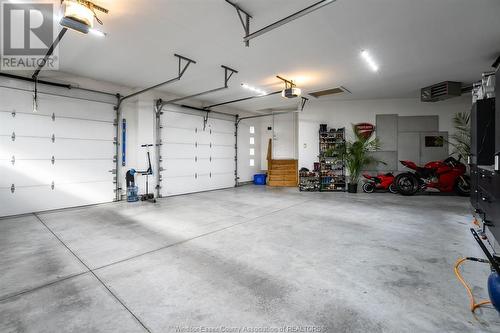 6 Mulberry Crescent, Kingsville, ON - Indoor Photo Showing Garage