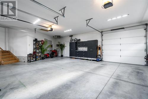 6 Mulberry Crescent, Kingsville, ON - Indoor Photo Showing Garage