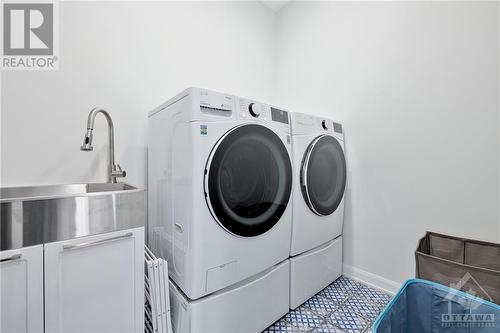 240 Skipper Drive, Ottawa, ON - Indoor Photo Showing Laundry Room