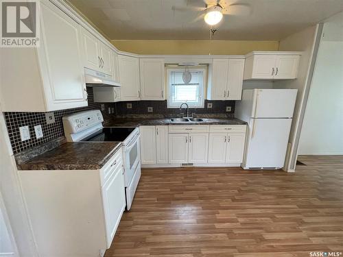 62 4Th Street Se, Preeceville, SK - Indoor Photo Showing Kitchen With Double Sink